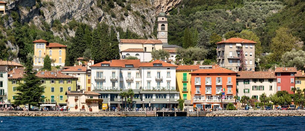 Hotel Lago Di Garda Наго Экстерьер фото