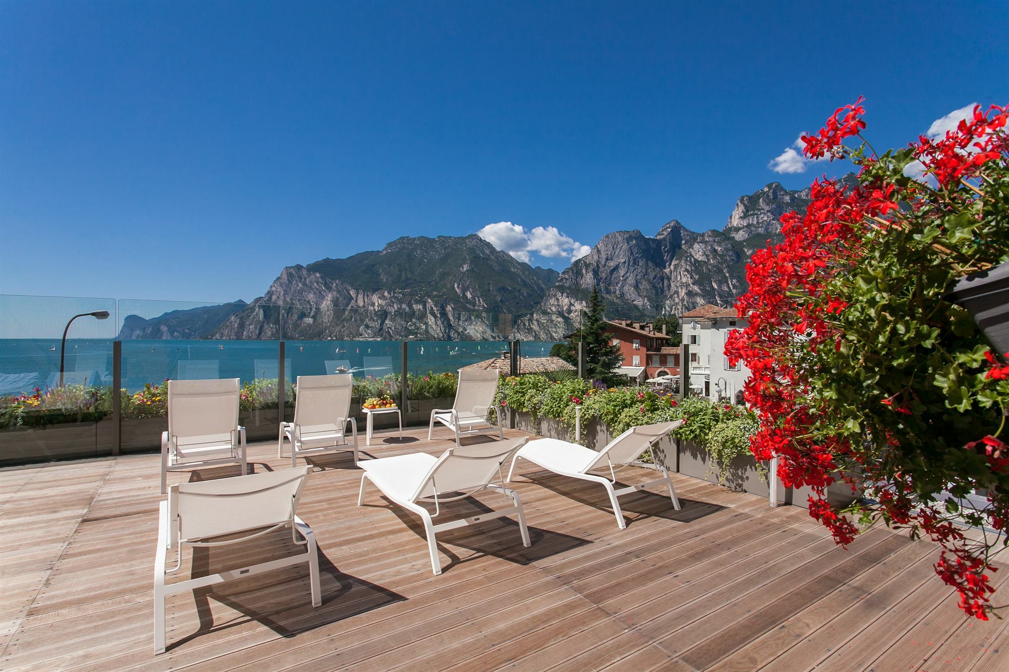 Hotel Lago Di Garda Наго Экстерьер фото